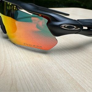 NIB Oakley Sunglasses for men with 4 PRIZM lenses plus Oakley case RADAR EV
